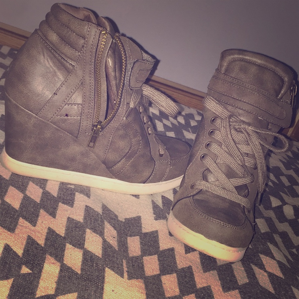 Wedge sneakers